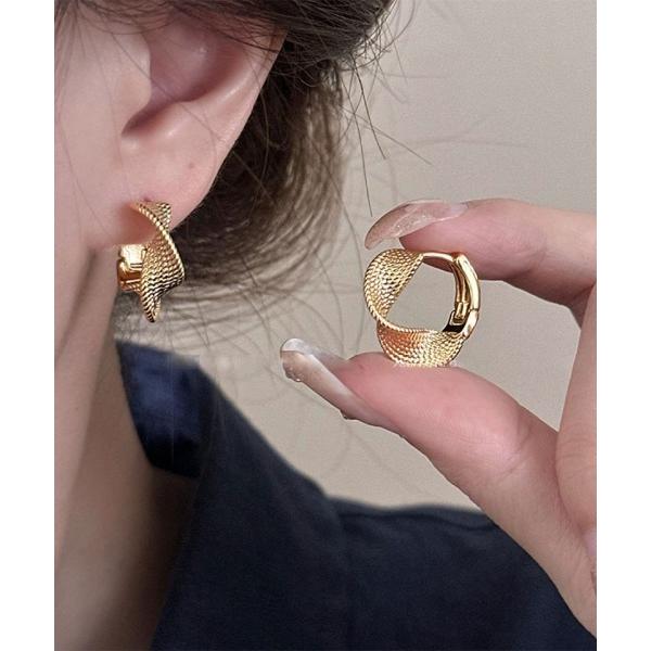 ピアス 幅広いスタイリングにマッチするねじれフープピアス レディース