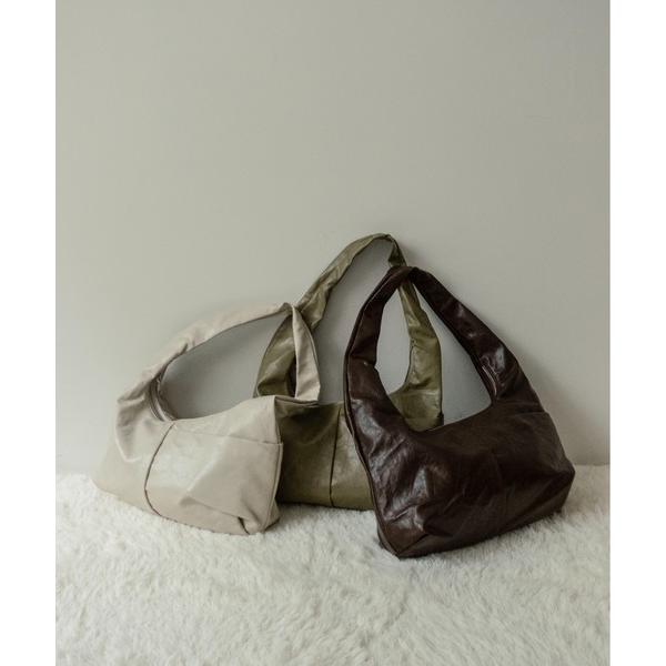 ハンドバッグ 「on:nue」フェイクレザーホーボーバッグ