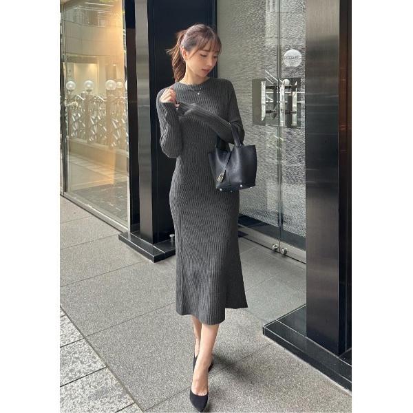 ワンピース Backtwist semiflare onepiece