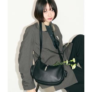 ショルダーバッグ バッグ サイドファスナーラッシュショルダー/ロゴプレート付き レディース