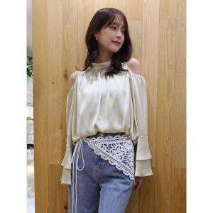 ブラウス シャツ オープンショルダーボリュームブラウス 「春服」「オフィスカジュアル」 レディース