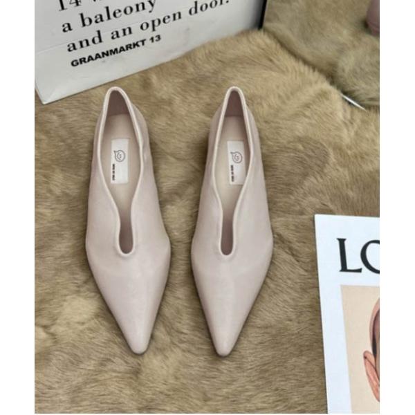パンプス ポインテッドトゥ Vカット フラットパンプス