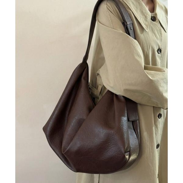 ショルダーバッグ バッグ 大容量フェイクレザーショルダーバッグ/A4サイズ対応 レディース