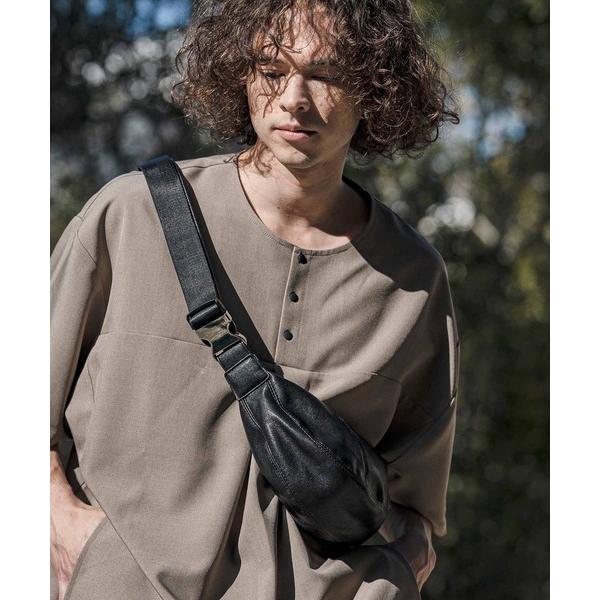 ショルダーバッグ mko13389- Urban Banana Crossbody Bag バナナバ...