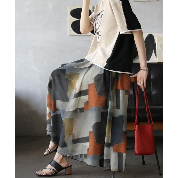 スカート アートな色彩が揺れる。大人のニュアンススカート