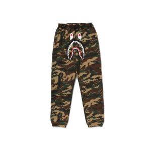 A BATHING APE（アベイシングエイプ） パンツ BAPE EMBLEM DENIM PRINT
