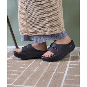 サンダル OOFOS/ウーフォス OOmega OOahh/ウーメガ ウーアー/厚底 スライドサンダル「23cm〜25cm展開」 レディース
