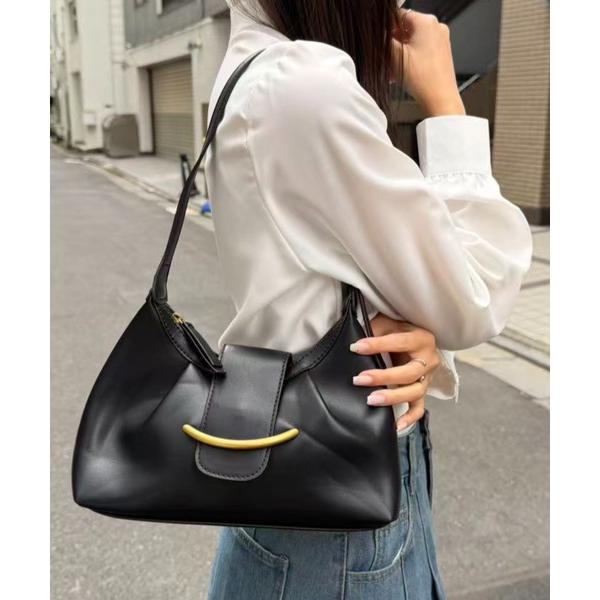ショルダーバッグ バッグ ムーンバックルショルダーバッグ レディース
