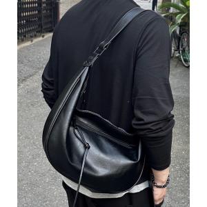 ショルダーバッグ 「Chikashitsu +」half moon crossbody bag / 「チカシツプラス」ハーフムーンクロスボディーショルダーバッグ メンズ レディース