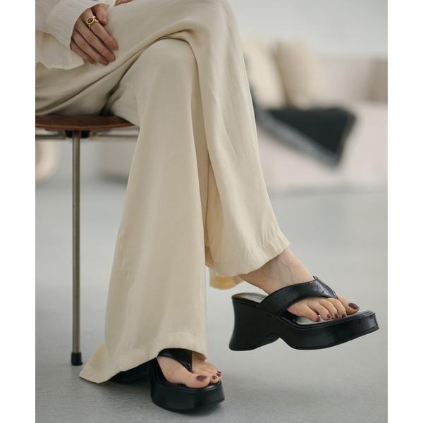 厚底 サンダル curved wedge thong sandals /カーブウェッジトングサンダル...