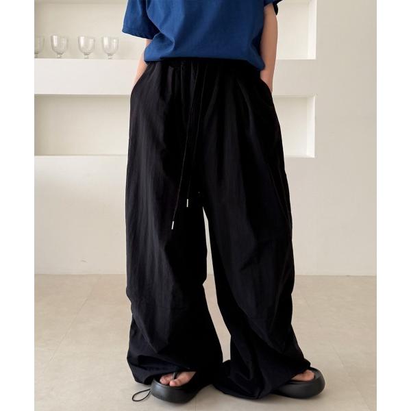 パンツ 「UNISEX」ナイロン バンディング ドロスト ツータック ワイド バルーン パンツ レデ...