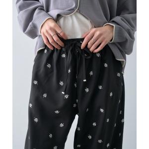 ワイドパンツ スラックス パンツ ∴「3サイズ展開」花柄刺繍イージースラックスパンツ レディース