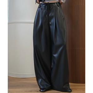 パンツ soft synthetic leather relaxed tuck PT レディース