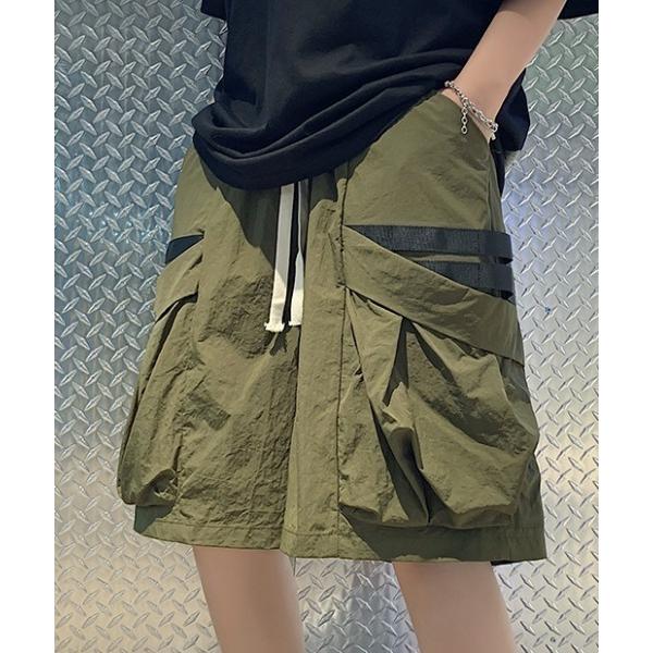 ワイドパンツ ハーフパンツ カーゴパンツ 短パン テクニカルなディテール。ワイドシルエット ミリタリ...