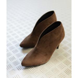 ブーツ Vカット×ポインテッドトゥの美脚ピンヒールブーティー