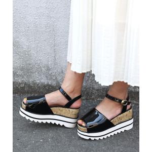 サンダル 厚底エナメルストラップサンダル