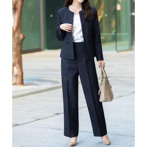 ノーカラージャケット＆ストレートパンツの2点セットアップスーツ