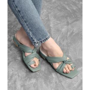 サンダル ソフトフェイクレザーのスクエアトゥトングサンダル