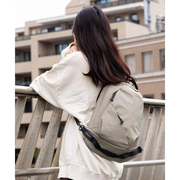 ショルダーバッグ Minimal Sling shiny light nylon メンズ