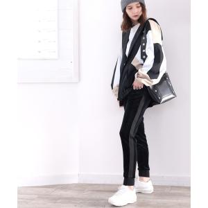 パンツ リラックス＆美シルエット。ベロアラインパンツ