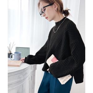 ニット ざっくりが可愛い。ダイヤ柄ショート丈ニット