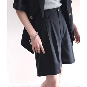 パンツ 大人の抜け感。コットン素材のタックショートパンツ