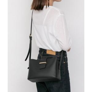 FRED PERRY（フレッドペリー） バーニッシュド レザー サコッシュ