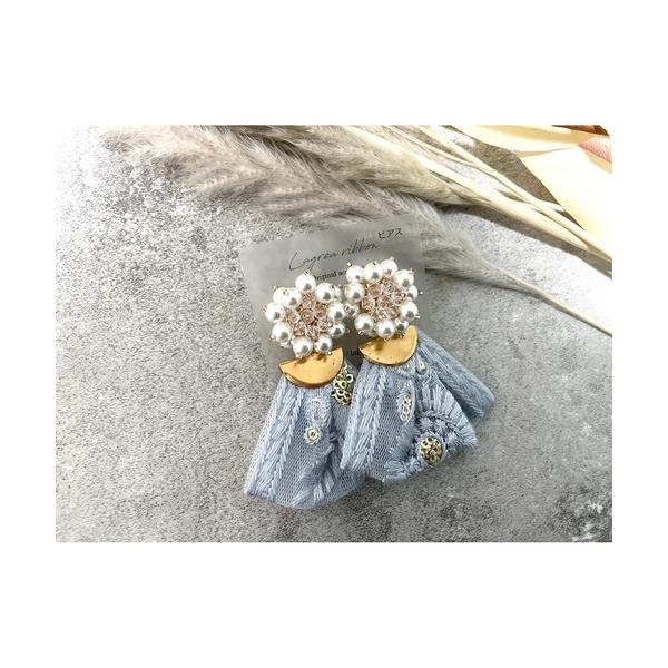ピアス 「Lagrea ribbon」2way インド刺繍とパールフラワーの水色ピアス(MA) レデ...