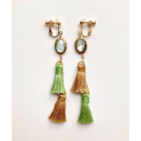 イヤリング 「studio wave」蒔絵黒蝶貝とタッセルのアシンメトリーイヤリング レディース