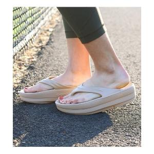 サンダル OOFOS/ウーフォス　OOmega ウーメガ　リカバリーサンダル　厚底