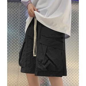 カーゴパンツ テクニカルなディテール。ワイドシルエット ミリタリーカーゴショーツ メンズ レディース