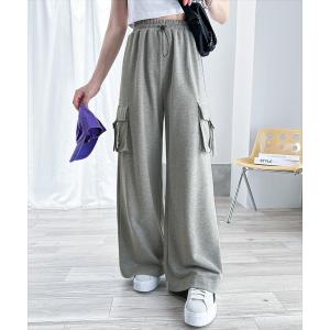 ゆるっとラフスタイル。スウェットカーゴパンツ