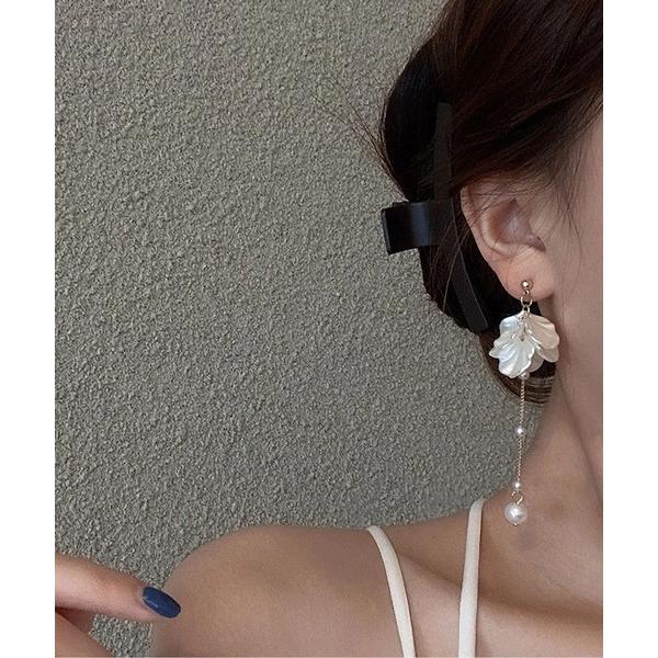 ピアス 貝殻の花びらフリンジパールのピアス レディース