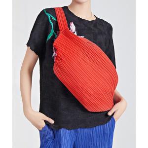 バッグ ショルダーバッグ リブデザインがお洒落。プリーツメッセンジャーバッグ