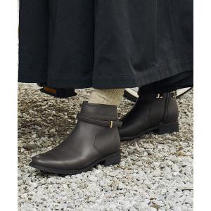 ブーツ 「撥水革」ベルトデザインフラットショートブーツ レディース