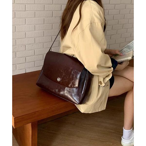 ショルダーバッグ バッグ 「A4対応」ヴィンテージボタンフラップショルダーバッグ レディース