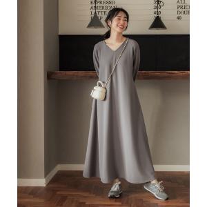 ワンピース エンボス加工Vネックフレアワンピースの商品画像