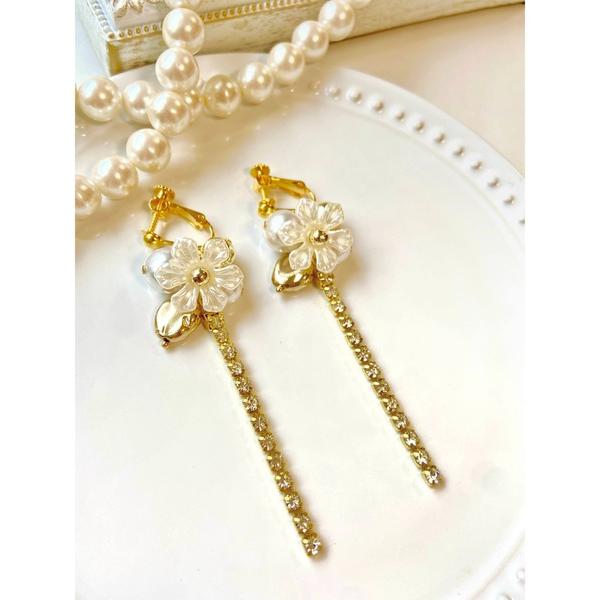 イヤリング 「MUURABBTI」パールフラワーのエレガントイヤリング(MA) レディース