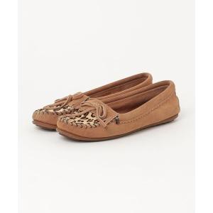 「Minnetonka」 レオパードモカシンシューズ 7 ベージュ レディース｜zozo