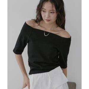 カップ付きオフショルTシャツ