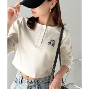 tシャツ 「mily bilet」指先も胸元も、あざと可愛い。ロゴ刺繍ヘンリーネッククロップドテレコリブカットソー レディース