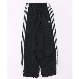 00s adidas アディダス　ナイロンパンツ　ワンポイント　黒　エンプレム Y2K 00s adidas アディダス テック 刺繍ロゴ ナイロンパンツ