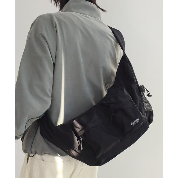 ショルダーバッグ 「GERRY/ジェリー」大容量 2ポケット バナナ型ショルダーバッグ メンズ レデ...