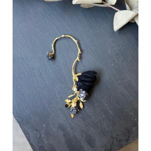 イヤーカフ お花とビジューのイヤーフック＊brass レディース