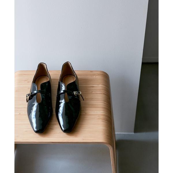 パンプス エナメルストラップパンプス