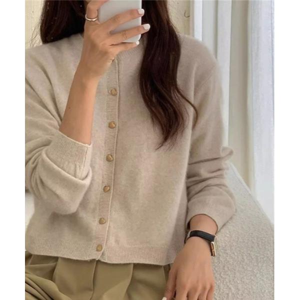 カーディガン ほんのりとした甘さを添える　ハートボタンニットカーディガン レディース