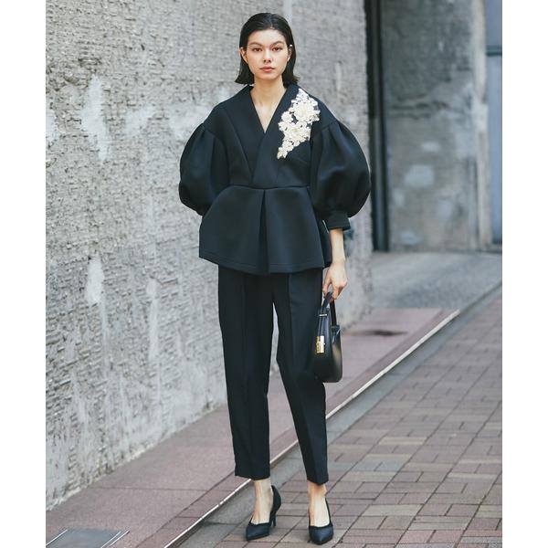セレモニースーツ セットアップ 花刺繍モチーフ付きペプラムトップス＆テーパードパンツセットアップ レ...
