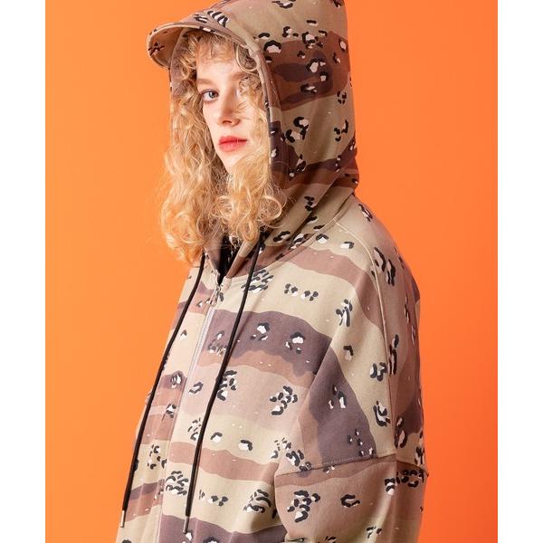 パーカー a.p.o.v. バックナンバリングカモフラスウェットツバ付きフードジップアップパーカー ...