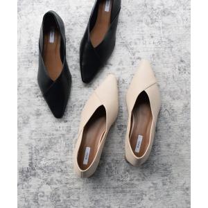 パンプス Vカットポインテッドスタックヒールパンプス
