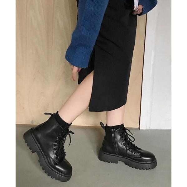 ブーツ 厚底サイドジップショートブーツ「小さめのつくり／普段より＋1サイズ推奨」 レディース